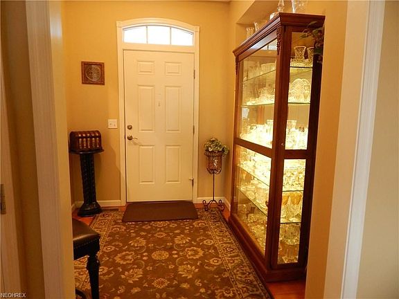 3rd image of 39223 Hawthorne Dr
