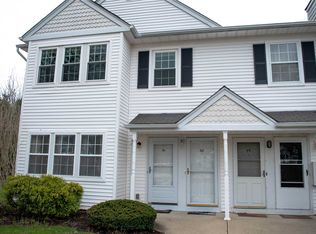 52 Country View Ln, Middle Island, NY 11953