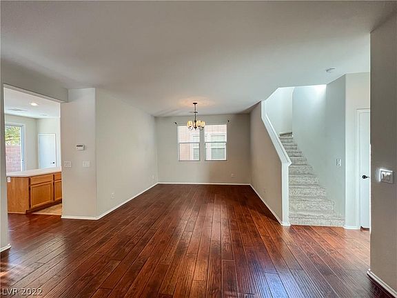3rd image of 920 Purdy Lodge St