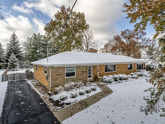 4th image of 7775 Sagamore Dr
