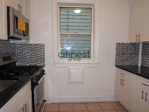 2nd image of 223 13th St #Be4r