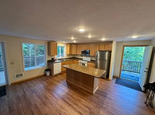 77 Phillips Ln, Ketchikan, AK 99901
