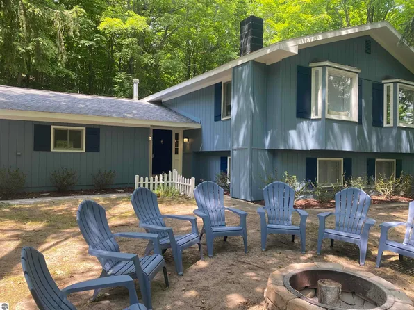 3230 Orchard Hill Rd, Bellaire, MI 49615
