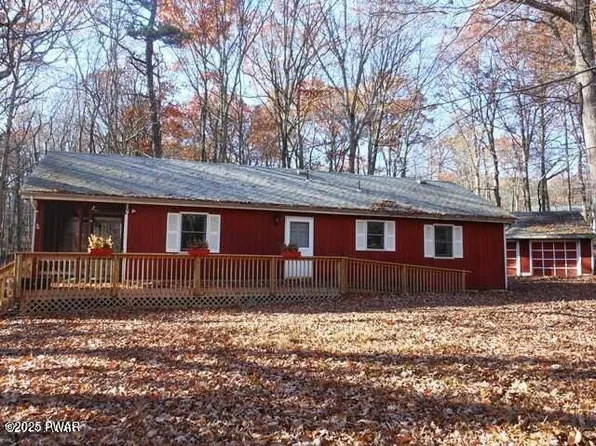 134 Washington Dr, Hawley, PA 18428