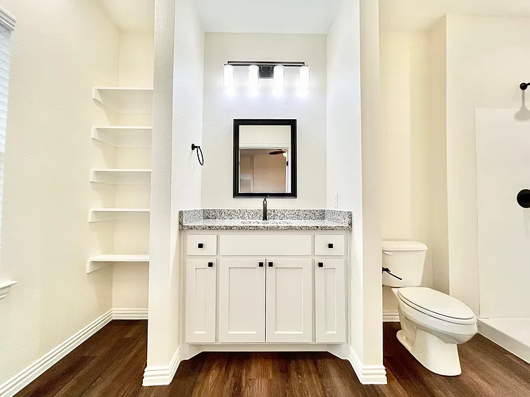 329 E Nelson St — Photo 12