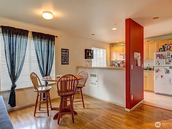 Dining Area>