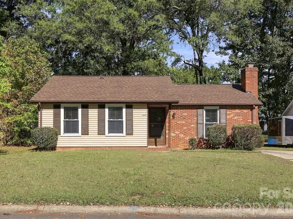 5915 Sunset Chase Ln, Charlotte, NC 28212