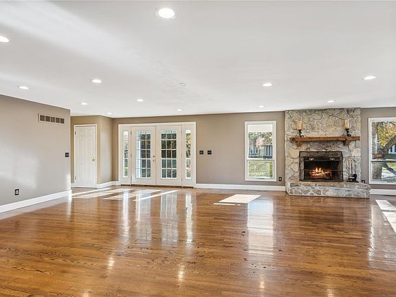 4th image of 420 Iron Lantern Dr
