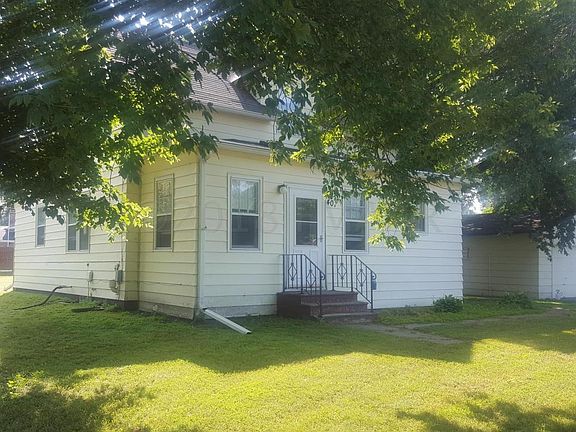 5th image of 401 12th Ave N