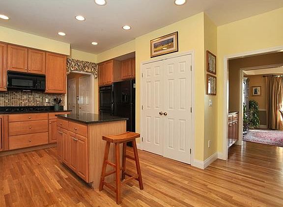 3rd image of 5 Mariana Farms Dr