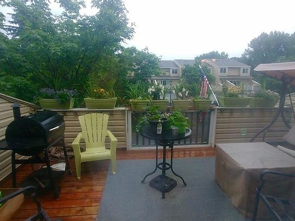 Large deck to accommodate you and your guests