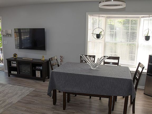 4th image of 120 S Willard St #1