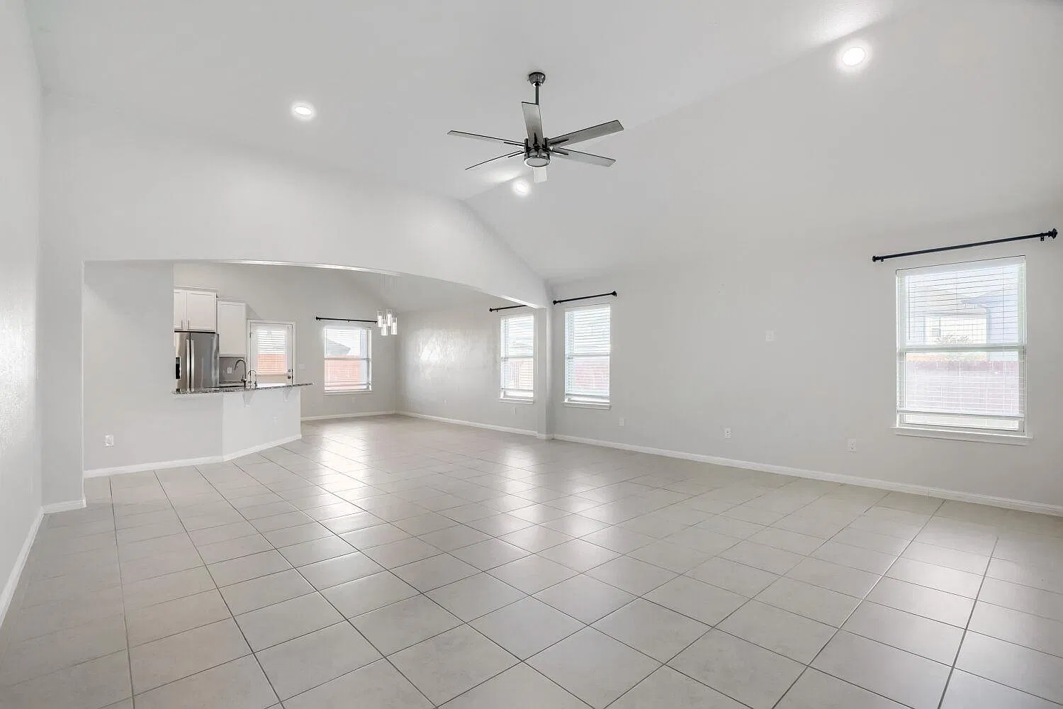 4 bed, 3.0 bath, 2154 sqft, $2,300 — Photo 3