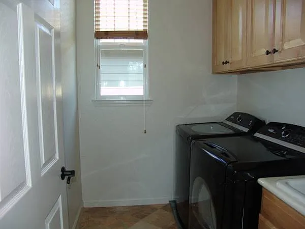 4 bed, 2250 sqft, $945 — Photo 3
