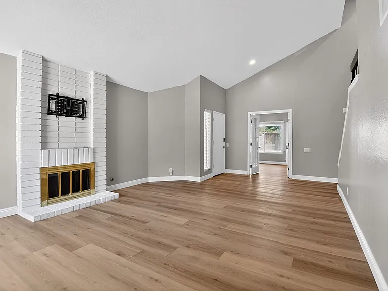 2173 Arbor Cir — Photo 2