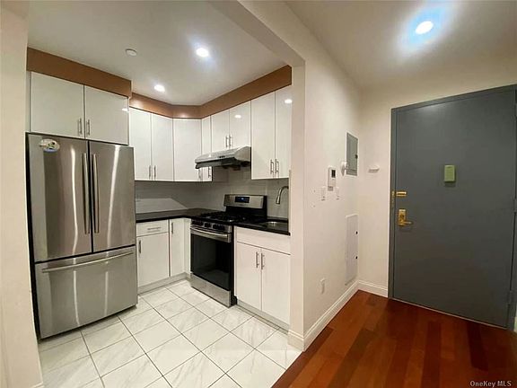 4th image of 144-56 Roosevelt Ave #5C