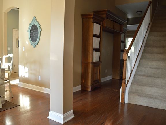3rd image of 550 Pin Oak Ct