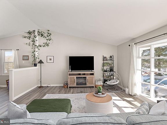 3rd image of 3934 Paddrick Rd