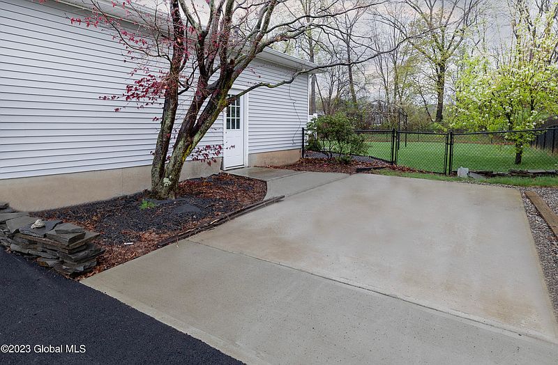 3rd image of 41 Comely Lane