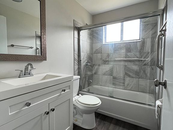 2nd image of 460 Emerson Dr APT 1