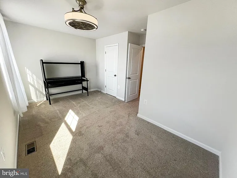 204 Anthem St — Photo 10