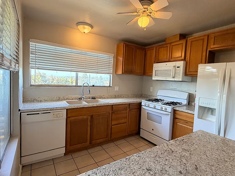 355 Parkview Ter #K4 — Photo 8