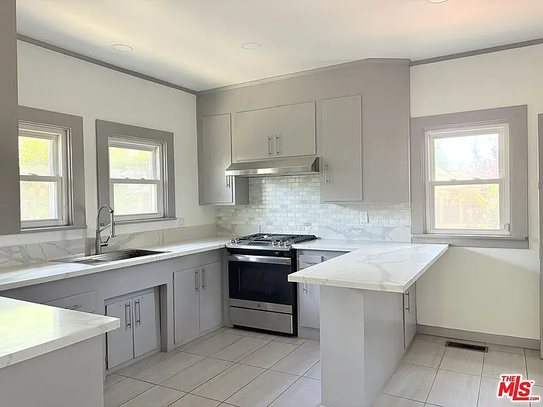 613 N Lucerne Blvd — Photo 7