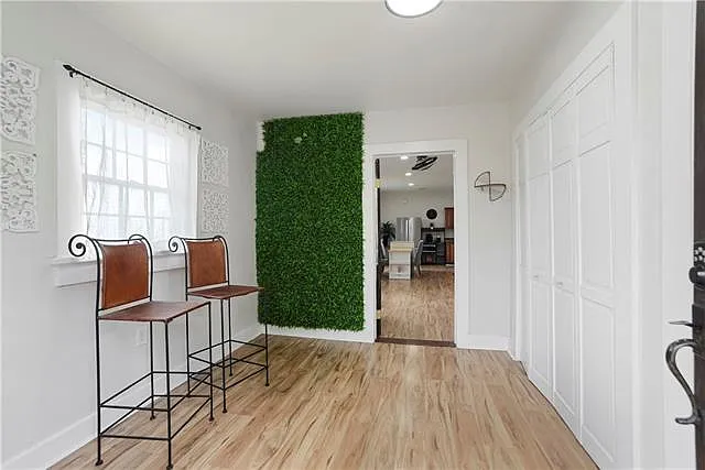 4 bed, 2.0 bath, 2371 sqft, $2,600 — Photo 4