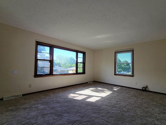 4th image of 2507 Holmes St