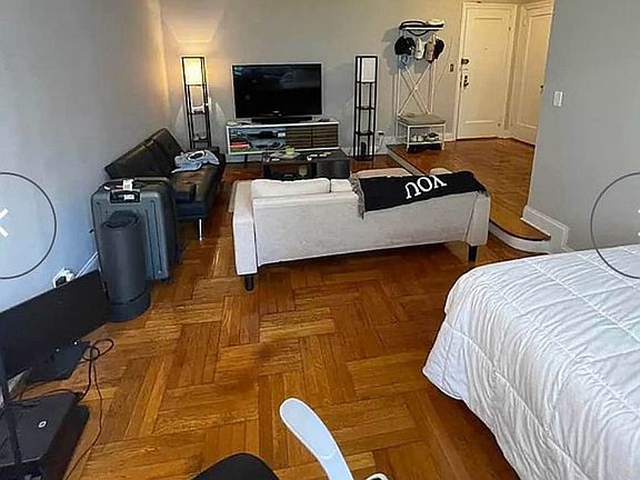 2nd image of 140 E 52nd St APT 4D