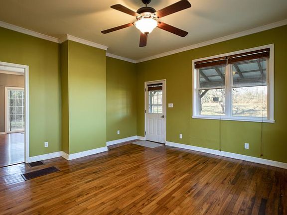 5th image of 321 S Walnut St