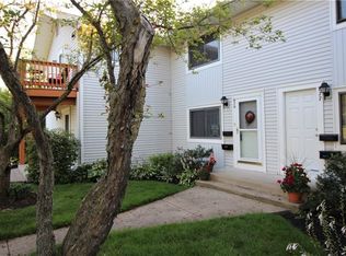 679 Eastbrooke Ln, Rochester, NY 14618