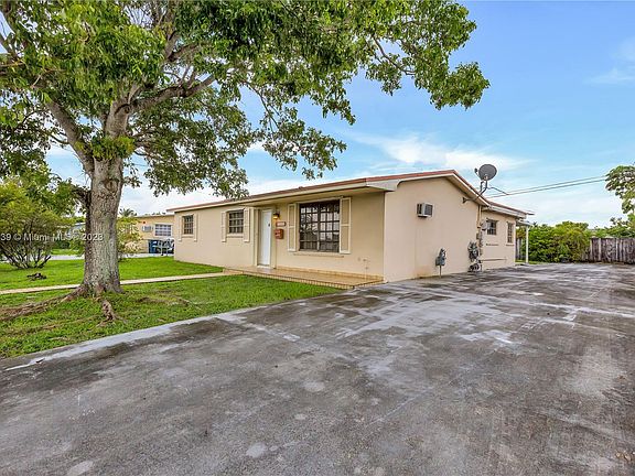 5th image of 3212 SW 93rd Ct