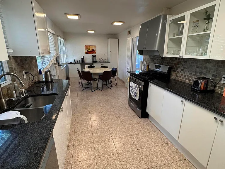 275 Garfield Ave — Photo 5