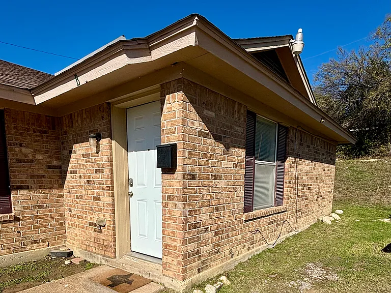 2600 NW 21st St #B — Photo 1