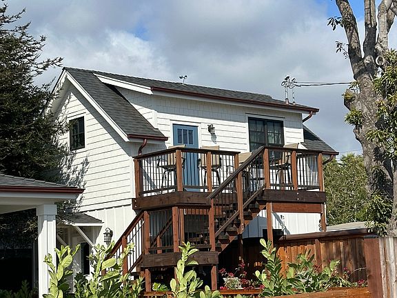 Detached with separate entrance and privacy