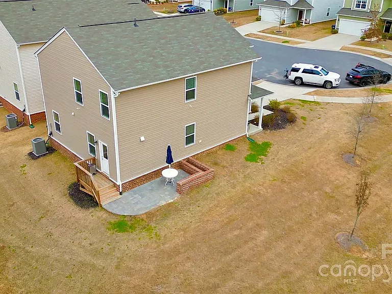 7134 Thornrose Dr — Photo 38