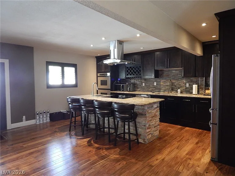 2712 W Oakey Blvd — Photo 2
