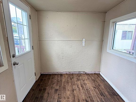 5th image of 4405 50th Ave #86