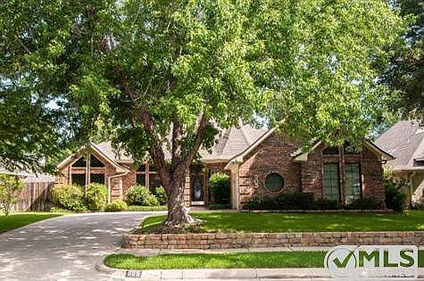 1st image of 505 Lincoln Dr