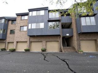 113 Indian Hollow Ct, Mahwah, NJ 07430
