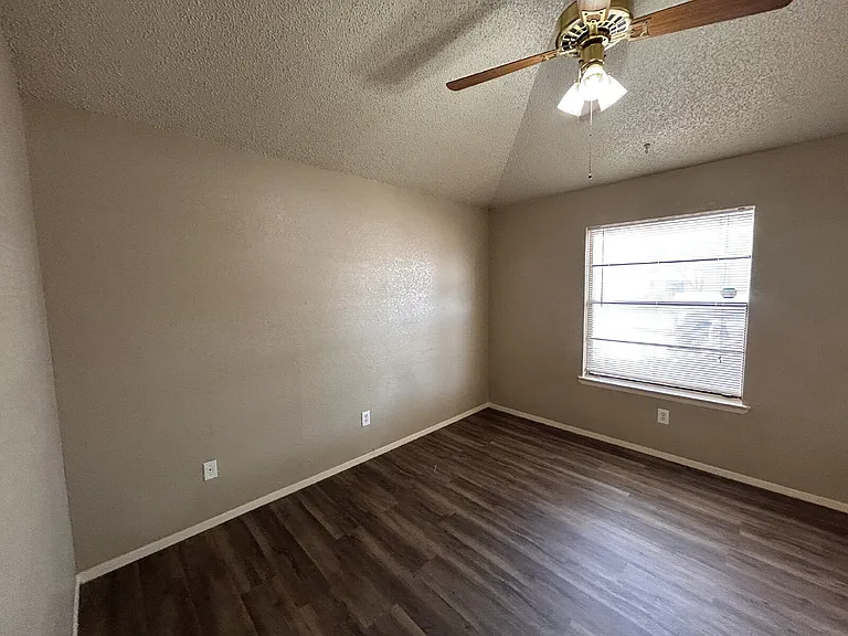 129 N Troy Ave #A — Photo 7