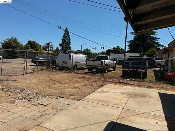 3rd image of 1753 S Carpenter Rd