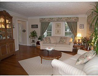 4th image of 519 Cloverdale Ct