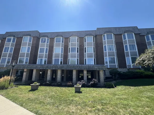 500 Thames Pkwy APT 1F, Park Ridge, IL 60068