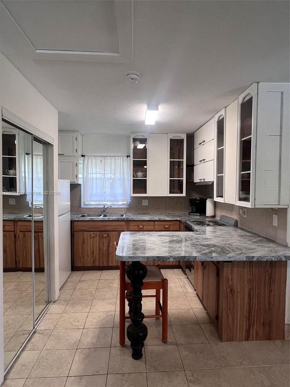 305 SE 12th Ave, photo 7
