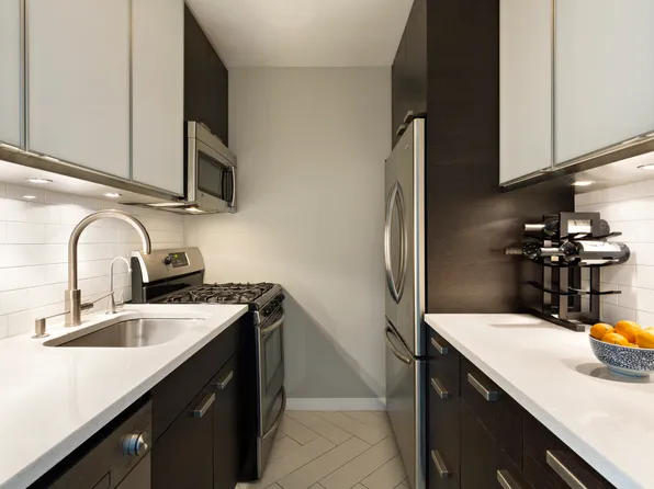 101 West 12th Street 6L image 3 of 8