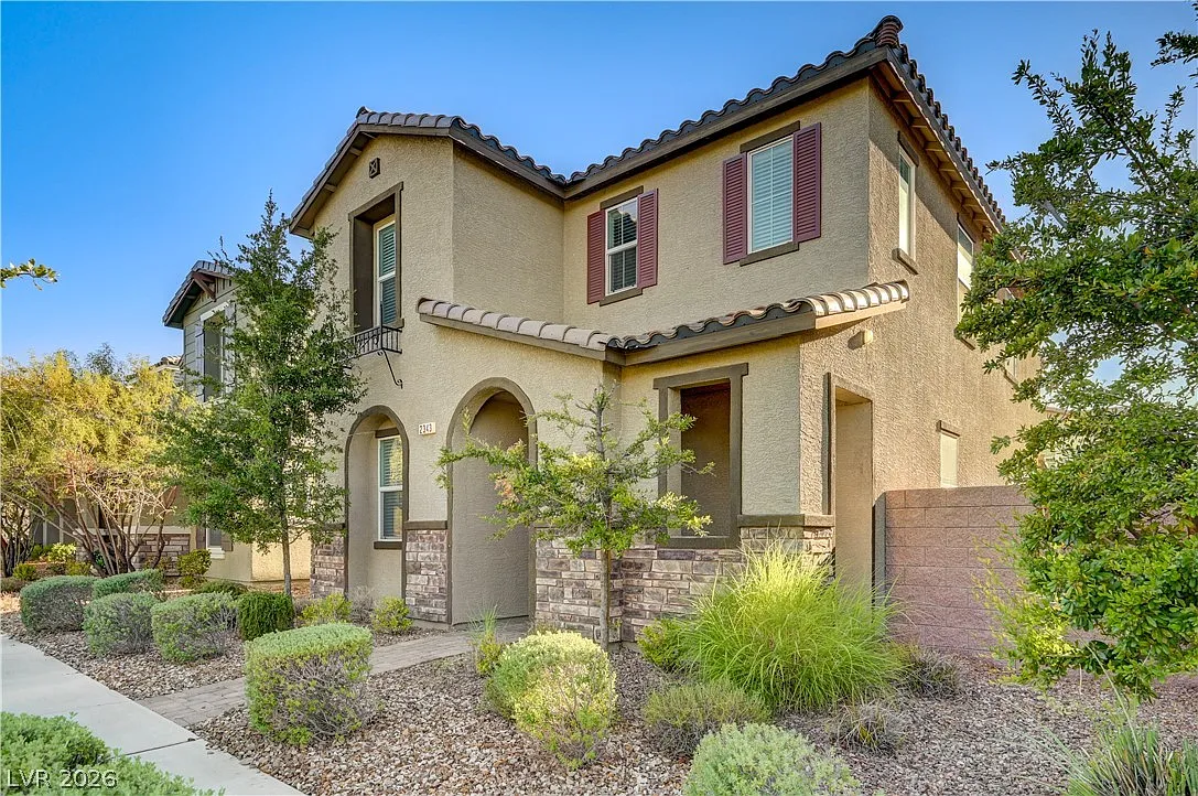 3 bed, 3.0 bath, 2039 sqft, $2,800 — Photo 3