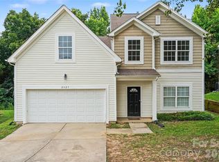 2823 Forest Grove Ct, Charlotte, NC 28269