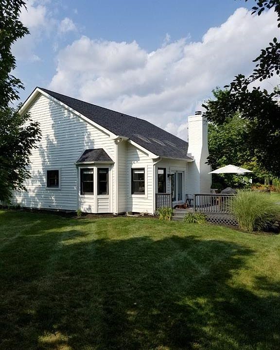 2nd image of 9675 Hampton Cir S